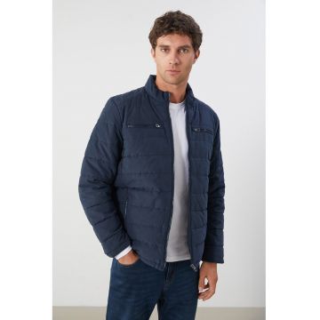 Jacheta matlasata cu guler scurt