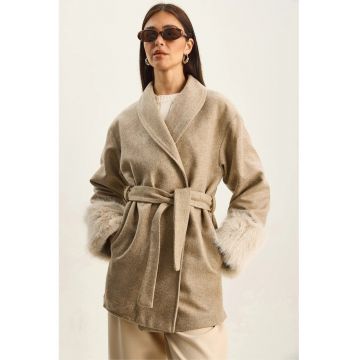Palton dama -  jacheta supradimensionata - detalii din blana artificiala - bej natural - textil