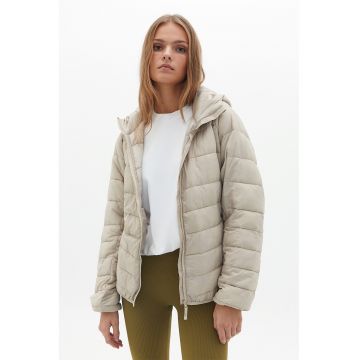 Jacheta matlasata cu fermoar