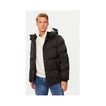 Geaca de iarna cu gluga.