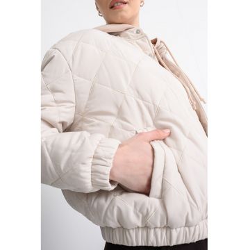 Jacheta matlasata cu buzunare laterale - Crem