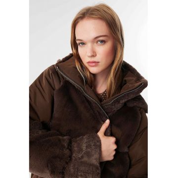 Geaca cu detalii de blana sintetica - Maro pamantiu