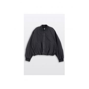 Geaca bomber cu model brodat pe spate