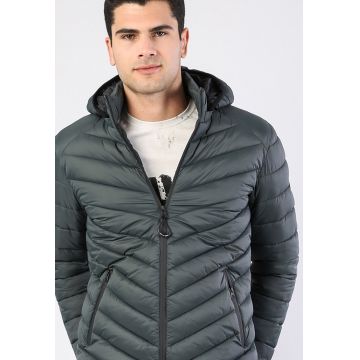 Geaca slim fit cu gluga si aspect matlasat