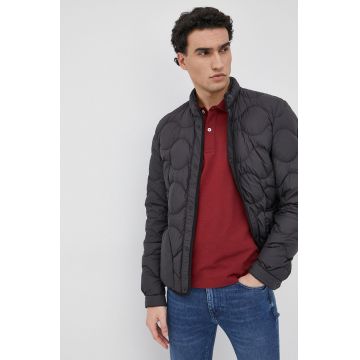 Woolrich geaca de puf barbati, culoarea negru, de tranzitie Woolrich geaca de puf barbati, culoarea negru, de tranzitie