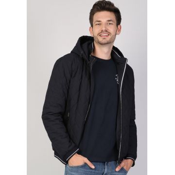 Jacheta slim fit usoara cu aspect matlasat Jacheta slim fit usoara cu aspect matlasat