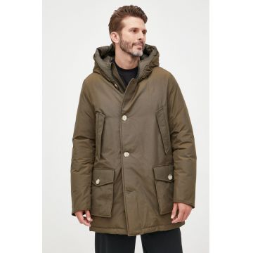 Woolrich geaca de puf barbati, culoarea verde, de iarna