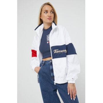 Tommy Jeans geaca femei, culoarea alb, de tranzitie, oversize