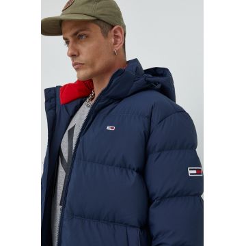 Tommy Jeans geaca de puf barbati, culoarea albastru marin, de iarna