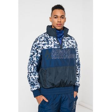 Jacheta cu model si fenta cu fermoar