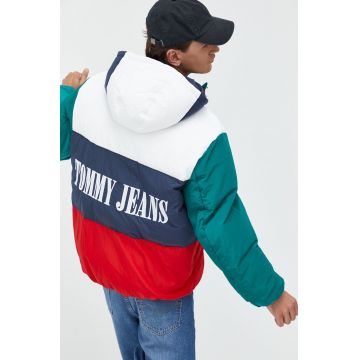 Tommy Jeans geaca barbati, culoarea alb, de iarna, oversize