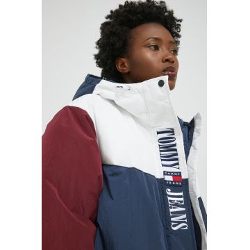 Tommy Jeans geaca femei, culoarea alb, de iarna, oversize