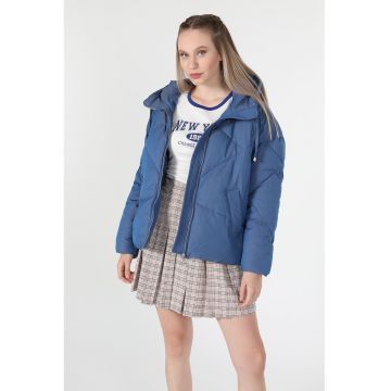 Geaca cu vatelina si gluga Geaca cu vatelina si gluga