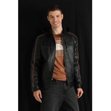 Jacheta slim fit de piele ecologica cu gluga