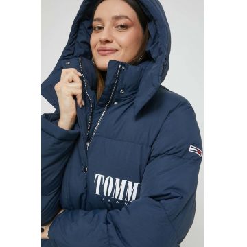 Tommy Jeans geaca femei, culoarea albastru marin, de iarna, oversize