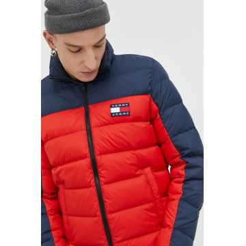 Tommy Jeans geaca de puf barbati, culoarea rosu, de iarna