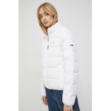 Tommy Jeans geaca de puf femei, culoarea alb, de tranzitie