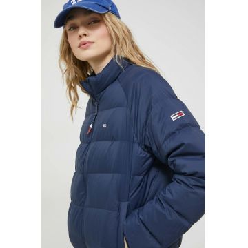 Tommy Jeans geaca de puf femei, culoarea albastru marin, de tranzitie