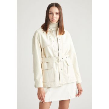 Jacheta din piele ecologica cu maneci raglan si cordon Jacheta din piele ecologica cu maneci raglan si cordon