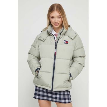 Tommy Jeans geacă de puf femei, culoarea verde, de iarna DW0DW14661