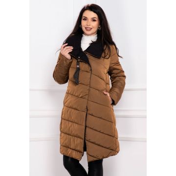 Geaca de iarna matlasata camel cu guler inalt si accesoriu tip esarfa