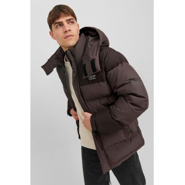 Geaca cu gluga si aspect matlasat - Maro inchis