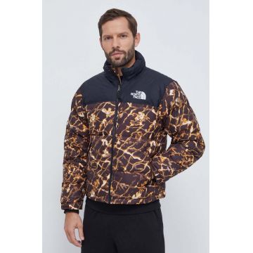 The North Face geacă de puf 1996 Retro Nuptse barbati, culoarea maro, de iarnă NF0A3C8DOS31