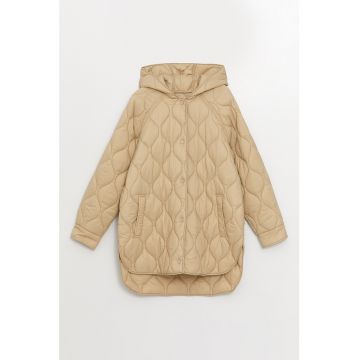 Geaca matlasata cu maneci raglan