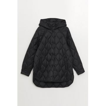 Geaca matlasata cu maneci raglan