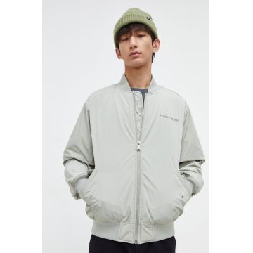 Tommy Jeans geacă bomber bărbați, culoarea verde, de tranziție DM0DM17879