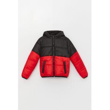 Geaca cu model colorblock si gluga