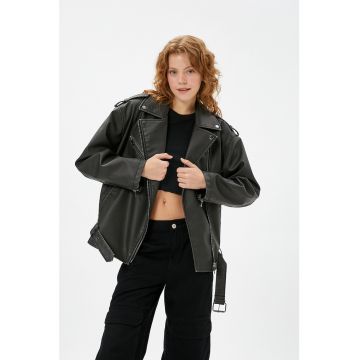 Jacheta biker de piele ecologica cu buzunare cu fermoar