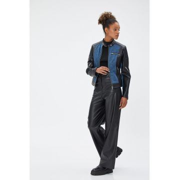 Jacheta de piele ecologica cu detalii de denim