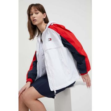 Tommy Jeans geaca femei, culoarea alb, de tranzitie, oversize