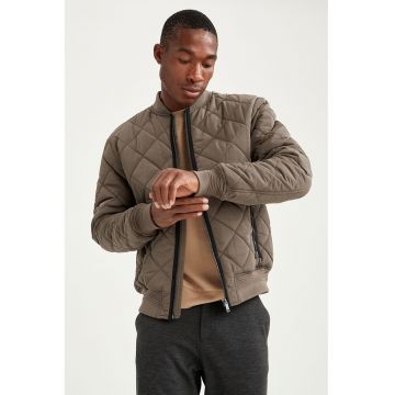 Jacheta bomber cu model matlasat